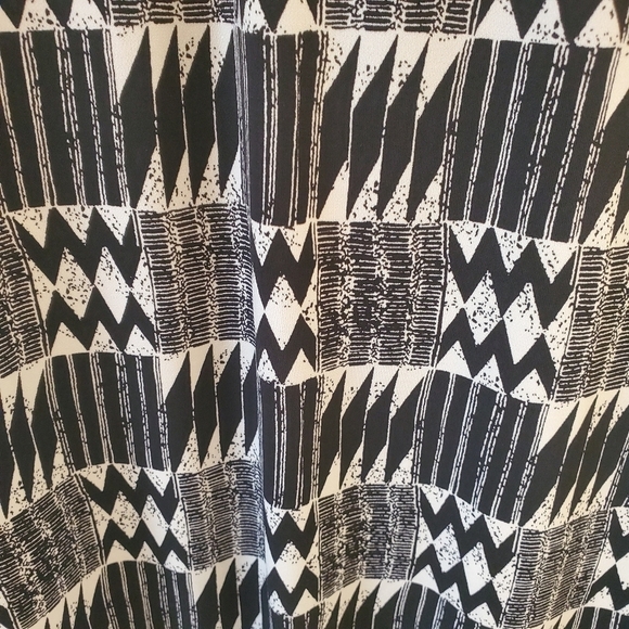 Max Studio Medium Boho Geometric Print Black White V-Neck Sleeveless Maxi Dress - Picture 7 of 13